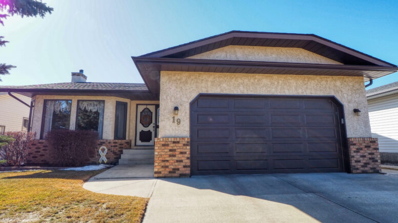 Red Deer bungalow for sale