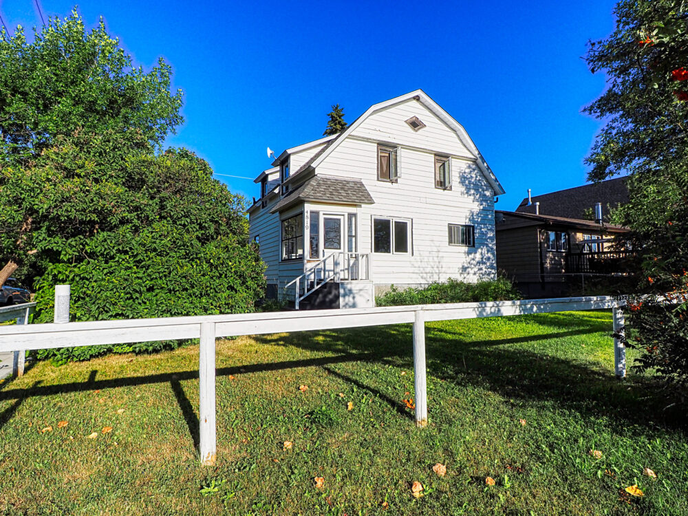 Only 199,900! A great revenuegenerating triplex investment property